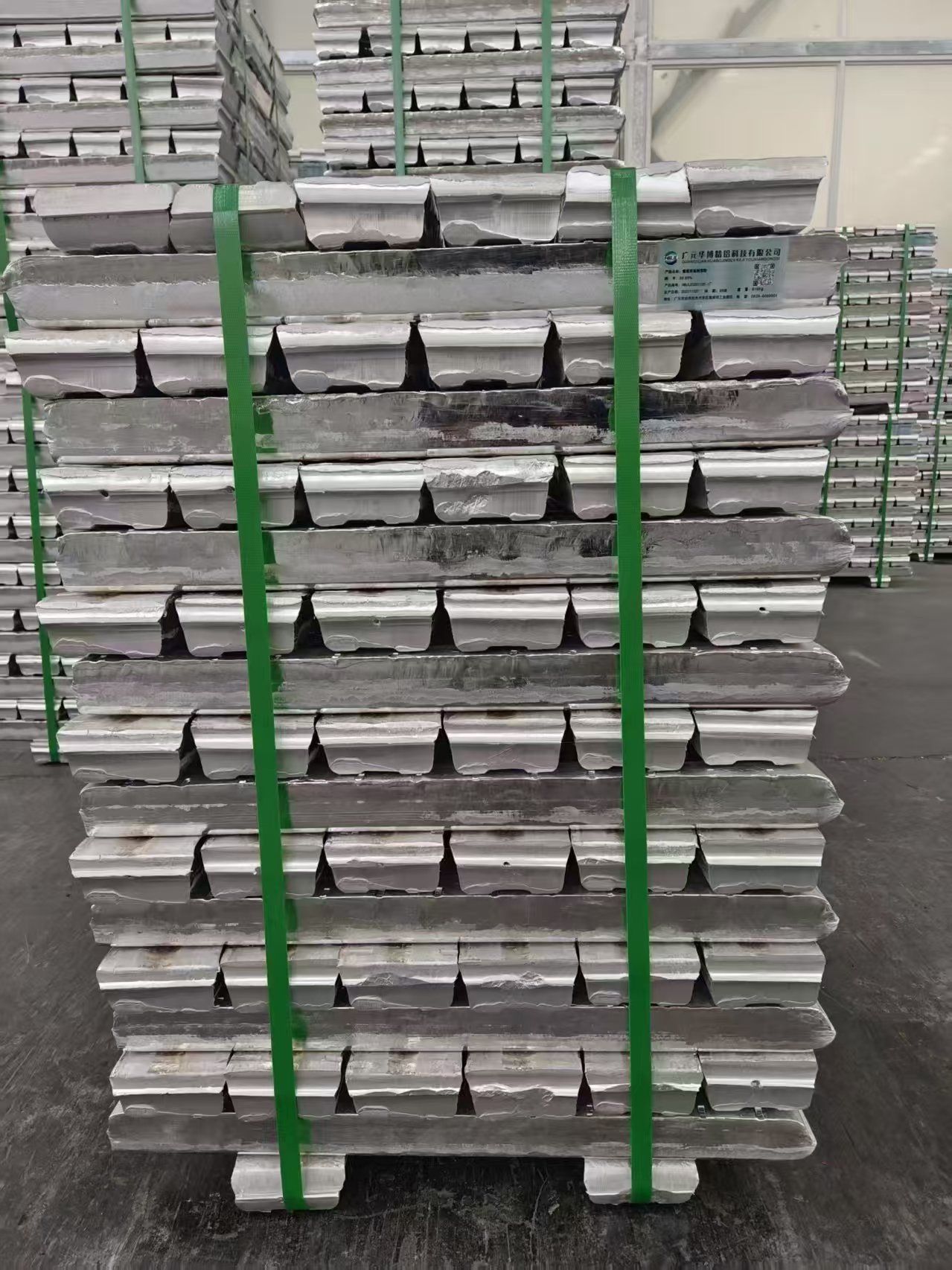 Gebündelte hochreine Aluminiumbarren für Lagerung und Versand