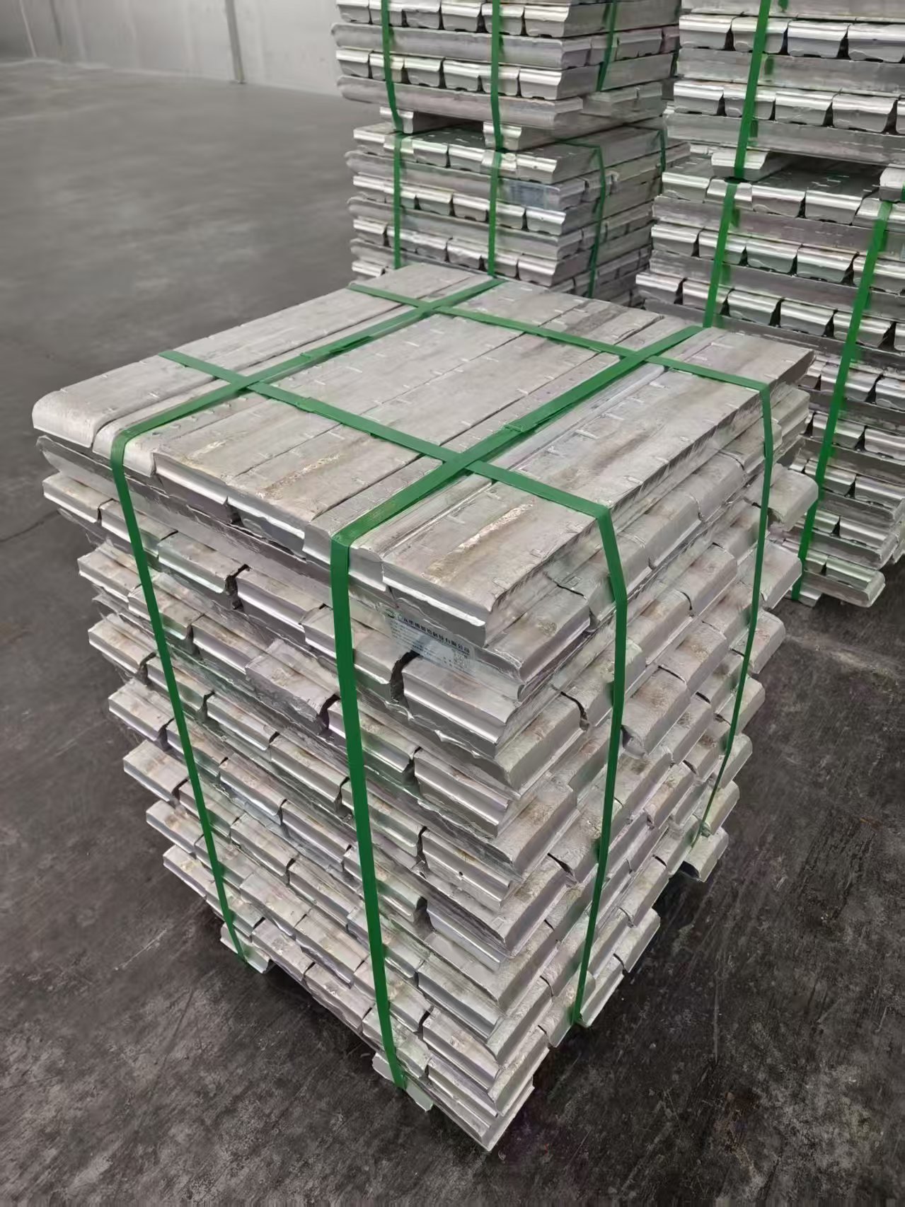 Gebündelte HUABO Aluminiumcharge auf Palette für Versandvorbereitung